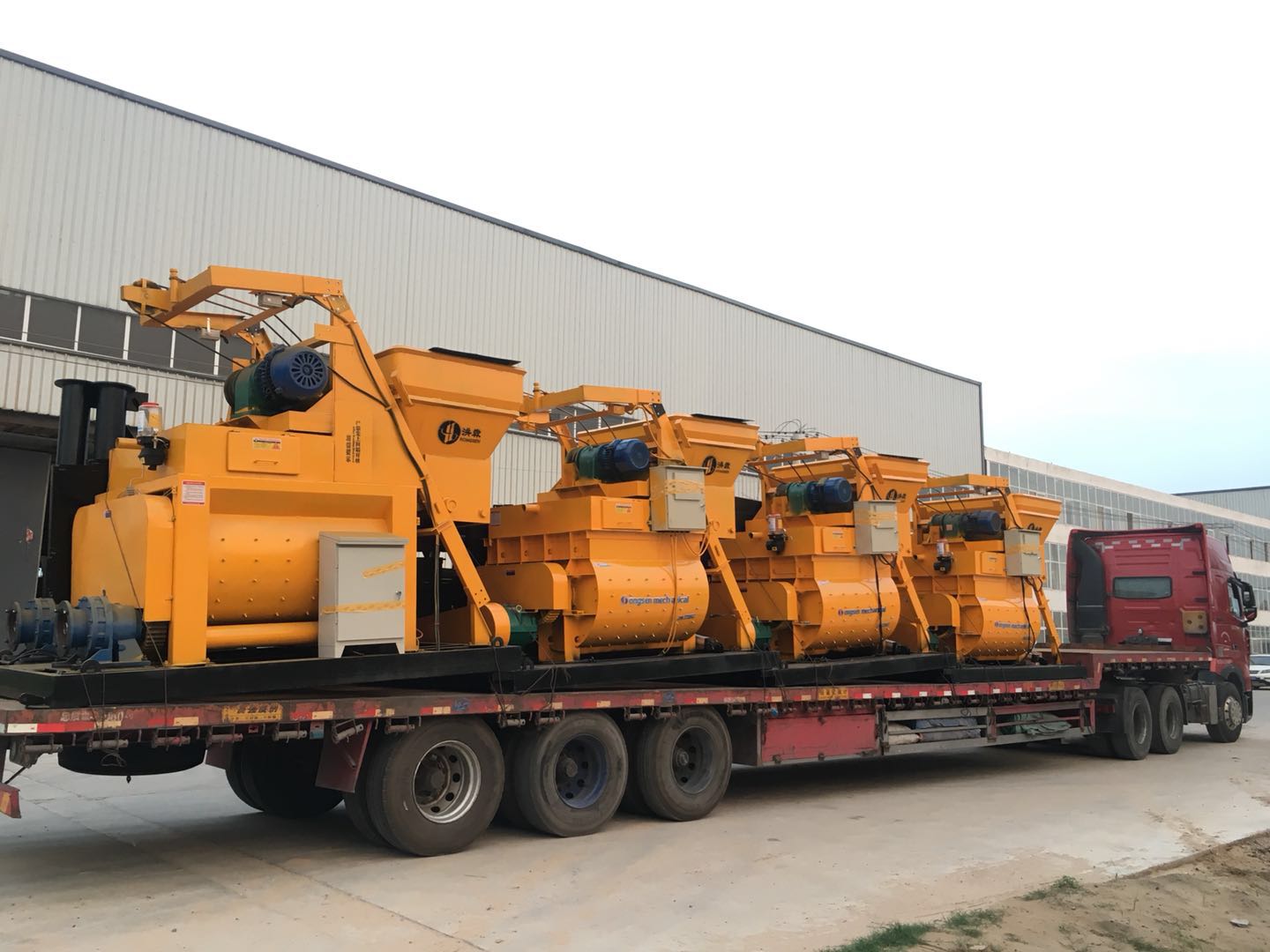 新疆客戶(hù)一車(chē)JS750JS1000強(qiáng)制式混凝土攪拌機(jī)